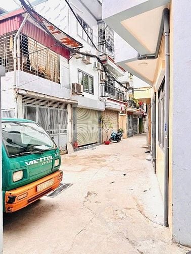 Bán nhà đẹp oto đổ cửa , nội thất sang xịn 30m2 , 5 tầng , MT : 3,2m 