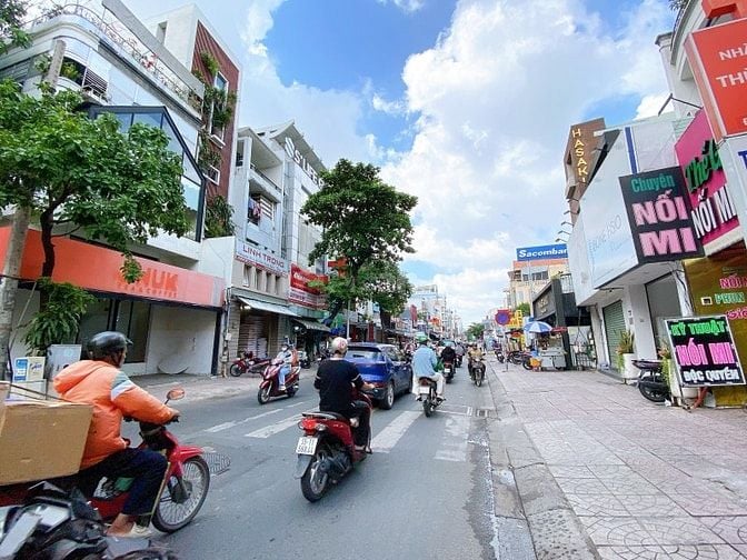 MẶT TIỀN HOÀNG HOA THÁM xây TÒA NHÀ KHÁCH SẠN (8,3x42) GPXD 10 TẦNG 