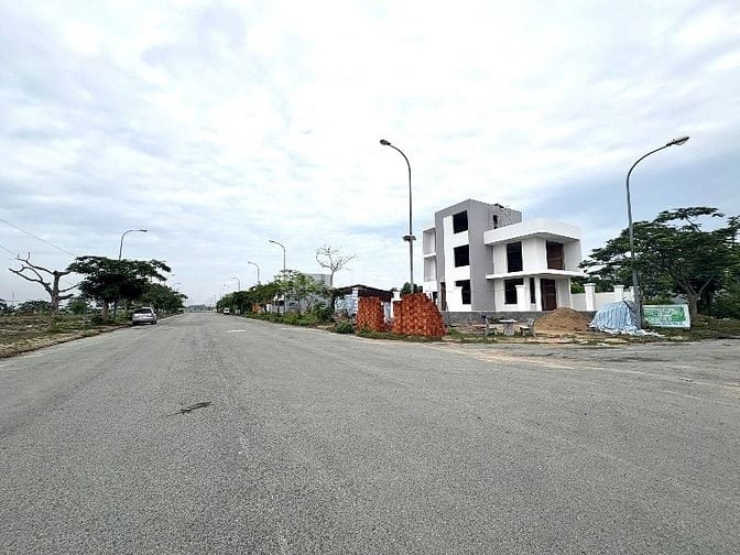 BÁN ĐẤT 168m2 GIÁ CẢ CHỈ 1ty HƠN CÁCH CÁT LÁT 10p , GẦN SÂN BAY LONG T