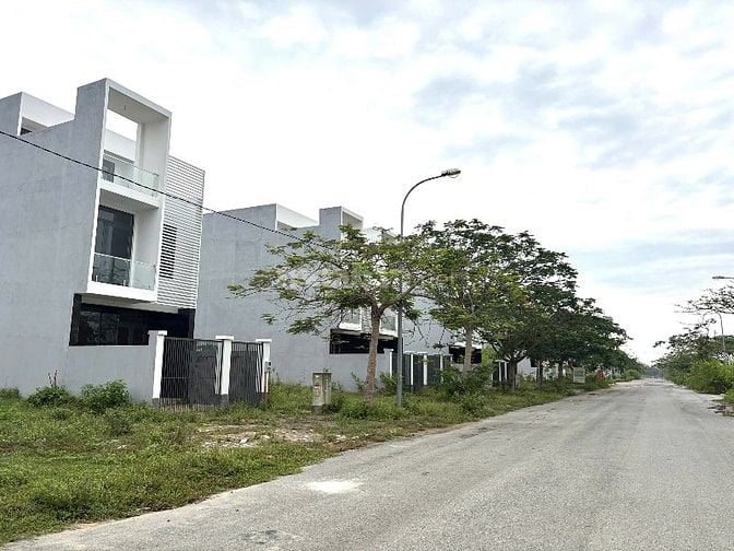 BÁN ĐẤT 168m2 GIÁ CẢ CHỈ 1ty HƠN CÁCH CÁT LÁT 10p , GẦN SÂN BAY LONG T