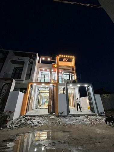  Nhà mới xây 4x23 SHR hướng Bắc 1 trệt 1 lầu gần ngã tư xoài đôi 1 tỷ 