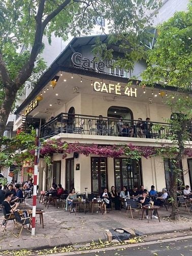 Cho thuê mặt bằng kinh doanh lô góc rộng Trần Huy Liệu - DT 300M 