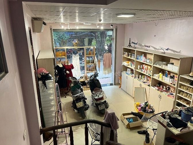 Chính chủ bán nhà mặt phố ,tiện Kinh doanh , giá đẹp hợp lí rất hiếm
