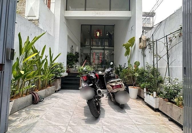 Bán tòa nhà CHDV 1 hầm 6 lầu có thang máy sát Q1 sát MT Lê Văn Duyệt