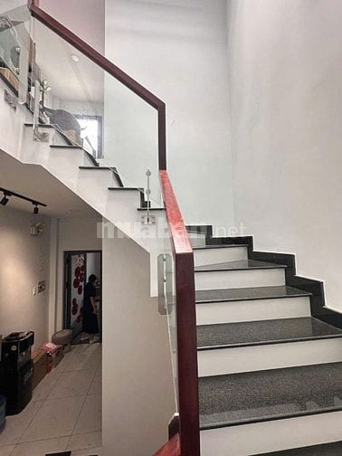 Bán tòa nhà CHDV 1 hầm 6 lầu có thang máy sát Q1 sát MT Lê Văn Duyệt