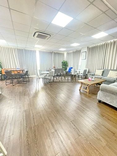 Bán nhà 50c Trường Sơn Quận Tân Bình, DT 8x20 kc hầm 7T t/n 200tr