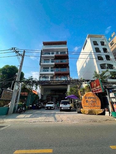 Cứu tôi với mt 178C Hai Bà Trưng Quận 3, diện tích: nh11x16m hầm 4T