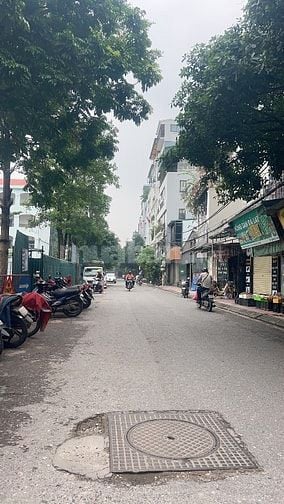 Chính chủ bán nhà mặt phố ,tiện Kinh doanh , giá đẹp hợp lí rất hiếm