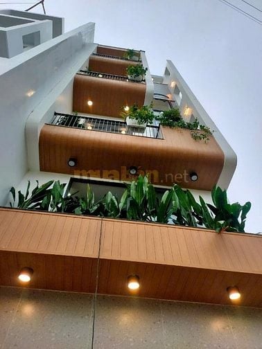Nhà đẹp có công viên nhỏ - Đường tô ngọc vân giáp đại học văn hiến