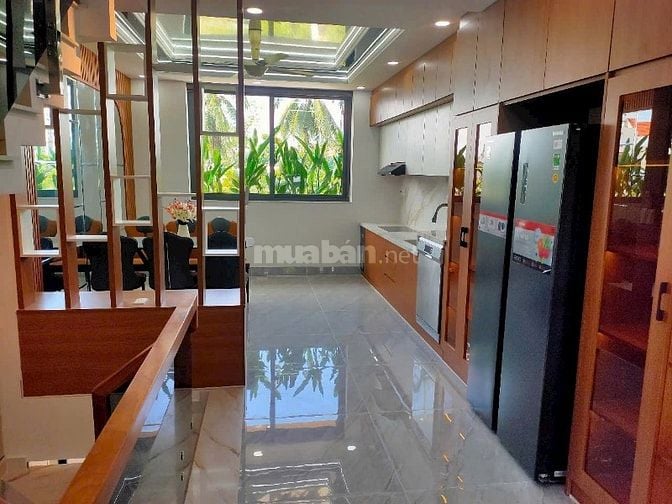 Nhà đẹp có công viên nhỏ - Đường tô ngọc vân giáp đại học văn hiến