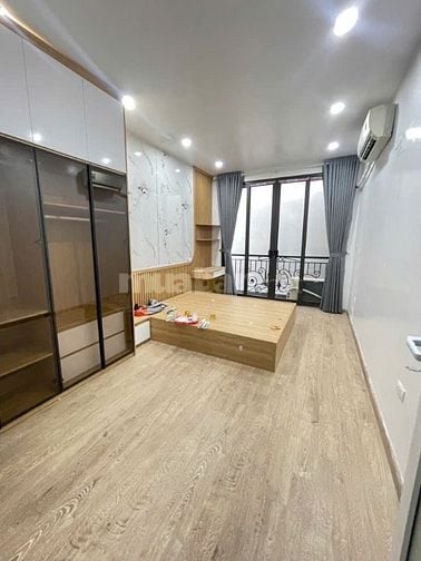 BÁN NHÀ ĐƯỜNG CẦU GIẤY 32M 5 TẦNG 7 TỶ 450 OTO TRÁNH CÁCH NHÀ 5M 