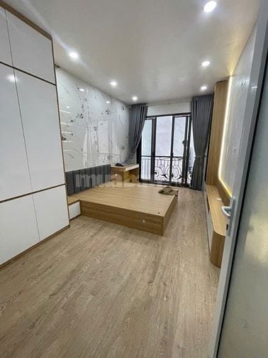 BÁN NHÀ ĐƯỜNG CẦU GIẤY 32M 5 TẦNG 7 TỶ 450 OTO TRÁNH CÁCH NHÀ 5M 