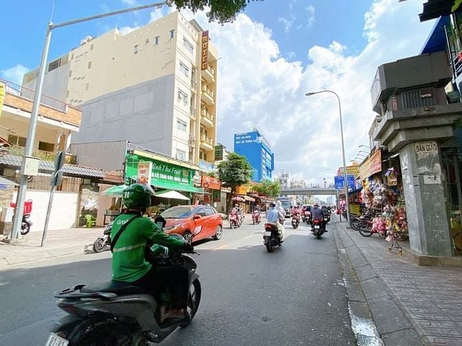 NGỘP BANK 30 TỶ , MT K300 TÂN BÌNH , 340m2 NỞ HẬU , Giá 82.900 tỷ