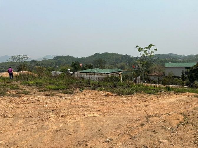 X Xã Phúc Trìu- Nguyên dt: 400 m2 full tc, trong quy hoạch sân gol hồ 
