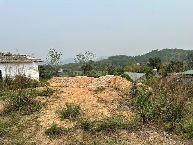 X Xã Phúc Trìu- Nguyên dt: 400 m2 full tc, trong quy hoạch sân gol hồ 