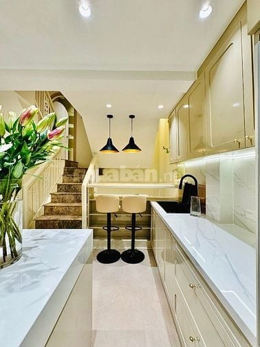 Cần tiền bán gấp Nhà 3 lầu tuyệt đẹp Cao Cấp hẻm xe hơi Lê Tự Tài, P5