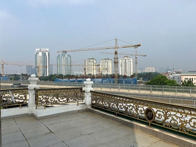 Chính chủ bán nhà mặt phố Phạm Văn Đồng - mặt tiền 7m - 5.5 tầng thang