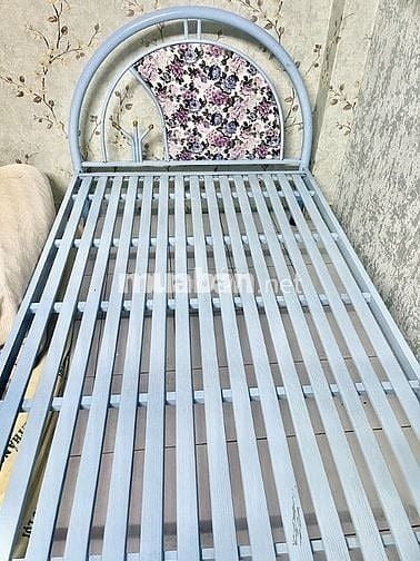 Thanh lý giường sắt 1m2*2m, rất mới