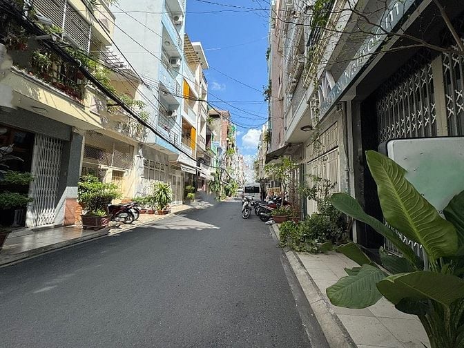 2lầu,st (3,5x17) mặt bằng KD và 6 phòng d.vụ Đường Nguyễn Thanh Tuyền