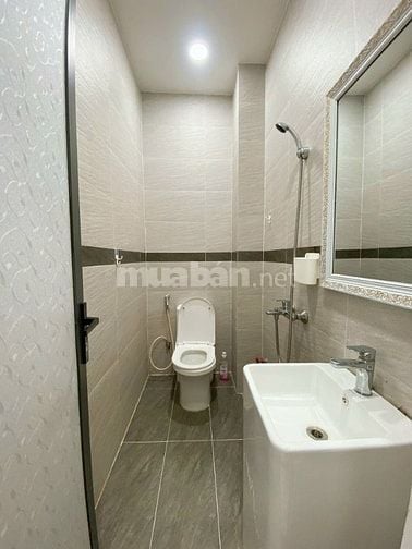 2lầu,st (3,5x17) mặt bằng KD và 6 phòng d.vụ Đường Nguyễn Thanh Tuyền