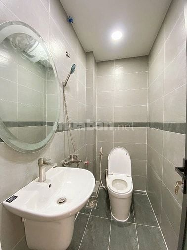2lầu,st (3,5x17) mặt bằng KD và 6 phòng d.vụ Đường Nguyễn Thanh Tuyền