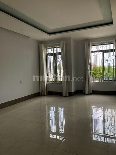 Cho thuê căn hộ gần HUFLIT Hóc Môn. Khu biệt thự cao cấp, bảo vệ 24/7