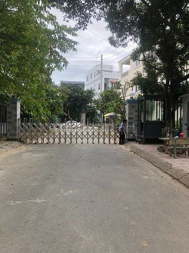 Cho thuê căn hộ gần HUFLIT Hóc Môn. Khu biệt thự cao cấp, bảo vệ 24/7