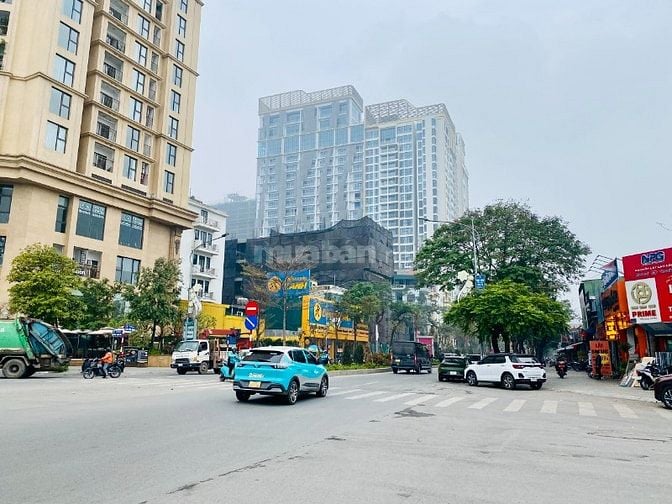 Cần cho thuê 203m² đất - nhà mặt phố Lạc Long Quân. Giáp Lotte Tây Hồ.