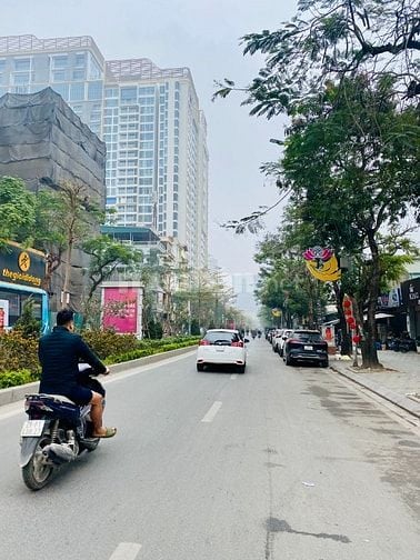 Cần cho thuê 203m² đất - nhà mặt phố Lạc Long Quân. Giáp Lotte Tây Hồ.