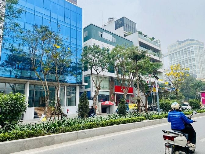 Cần cho thuê 203m² đất - nhà mặt phố Lạc Long Quân. Giáp Lotte Tây Hồ.