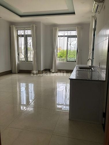 Cho thuê căn hộ gần HUFLIT Hóc Môn. Khu biệt thự cao cấp, bảo vệ 24/7