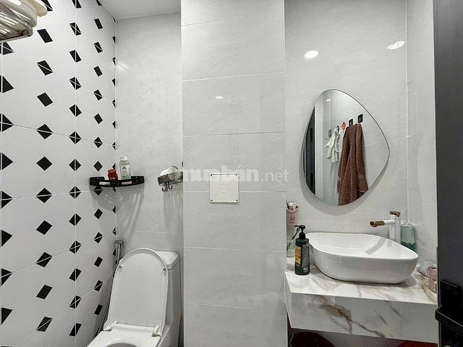 Bán gấp nhà 3PN 45m2 đường Phạm Văn Hai Tân Bình Giảm 100tr cho khách 