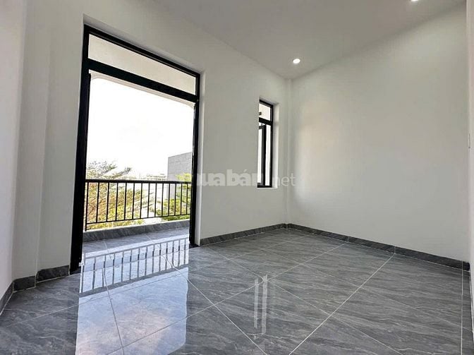 BÁN NHÀ 4 LẦU NGAY CHỢ ĐÊM HOÀ LÂN, ĐƯỜNG 22/12 THUẬN AN. GIÁ NGỘP