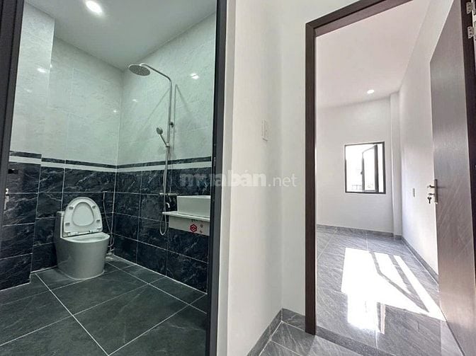BÁN NHÀ 4 LẦU NGAY CHỢ ĐÊM HOÀ LÂN, ĐƯỜNG 22/12 THUẬN AN. GIÁ NGỘP