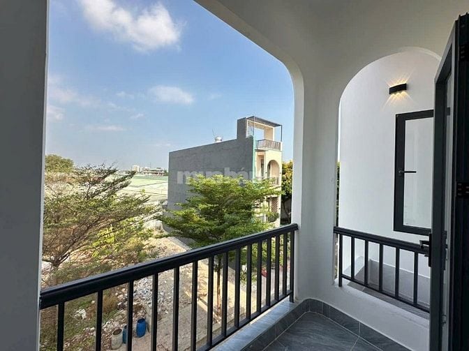 BÁN NHÀ 4 LẦU NGAY CHỢ ĐÊM HOÀ LÂN, ĐƯỜNG 22/12 THUẬN AN. GIÁ NGỘP