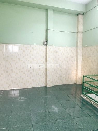 Nhà 1 trệt 1 lầu có camera an ninh, gần chợ và trường hoc