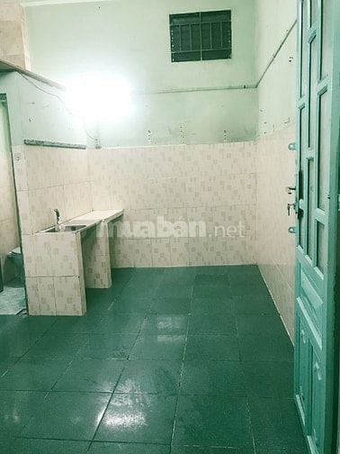 Nhà 1 trệt 1 lầu có camera an ninh, gần chợ và trường hoc