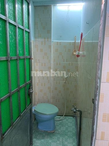 Nhà 1 trệt 1 lầu có camera an ninh, gần chợ và trường hoc