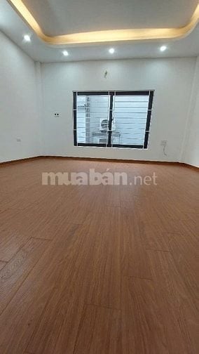 Bán nhà phố Nguyễn Văn Linh, 30m2- 5 tầng- mt4.5m- 5.55 tỷ, gần bigC