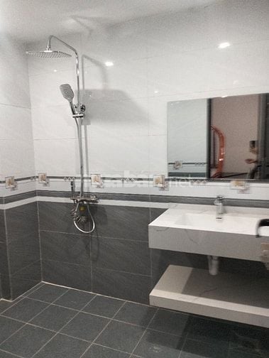 PHÚC ĐỒNG NHÀ ĐẸP 5 TẦNG. MT 4.2M. 3 NGỦ. GẦN BIGC. HƠN 5 TỶ