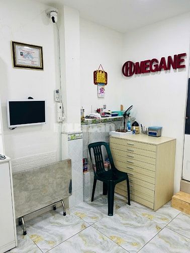 sang nhượng tiệm mắt kính hoạt động được hơn 1 năm