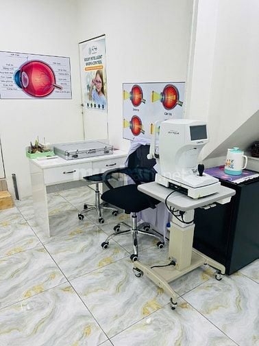sang nhượng tiệm mắt kính hoạt động được hơn 1 năm
