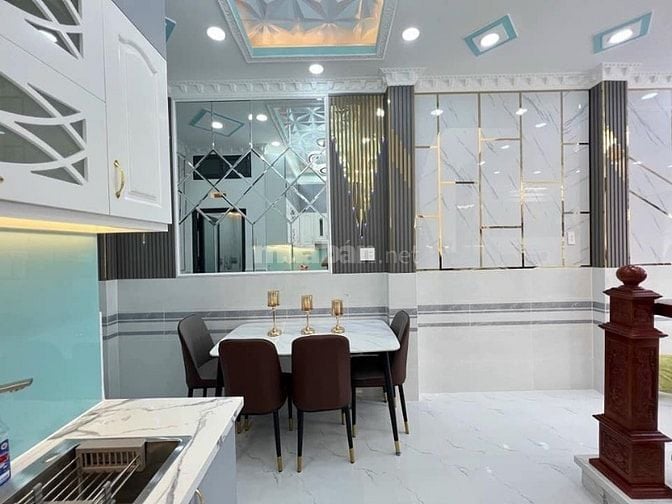 RA NHANH BÁN GẤP CĂN NHÀ Đ HOÀNG DIỆU, PHÚ NHUẬN.GẦN TRƯỜNG NGÔ TẤT TỐ