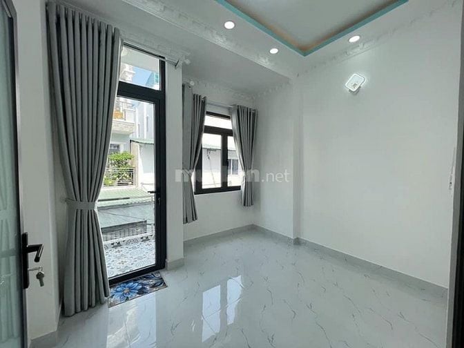 RA NHANH BÁN GẤP CĂN NHÀ Đ HOÀNG DIỆU, PHÚ NHUẬN.GẦN TRƯỜNG NGÔ TẤT TỐ