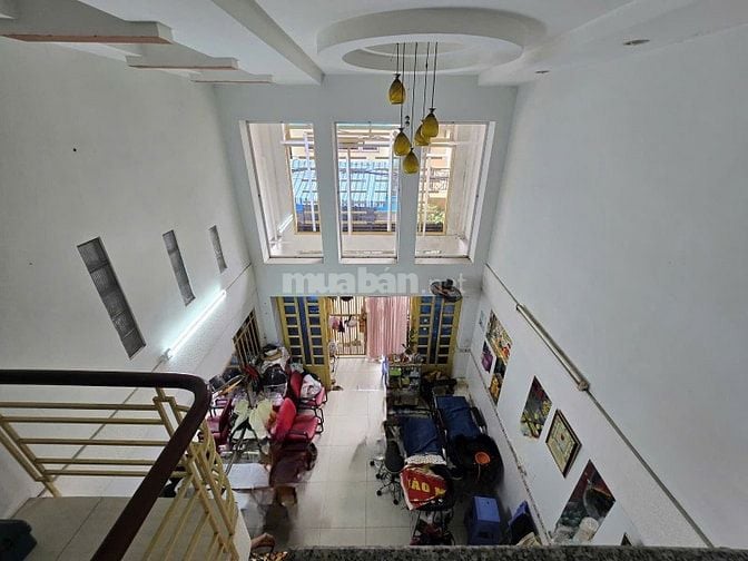 QUẬN 1 NGAY BỘ CÔNG AN, NGUYỄN TRÃI GẦN 90M2 HẺM 10M, Ô TÔ TRÁNH.