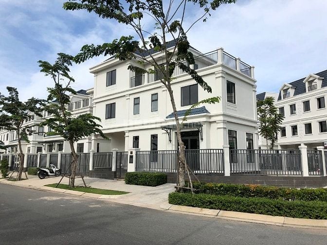Chính chủ cần bán Biệt thự lớn nhất Khu LakeView, căn góc VIP