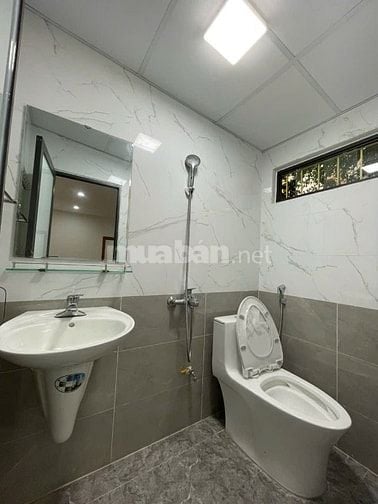 Cho thuê nhà tầng 2, ngõ 1 tập thể Khuất Duy Tiến, Thanh Xuân, 100 m2