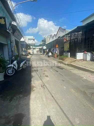 Bán nhà hẻm 6m Đoàn Thị Kia, Dĩ An, dt 136m2 giá 3.75 tỷ
