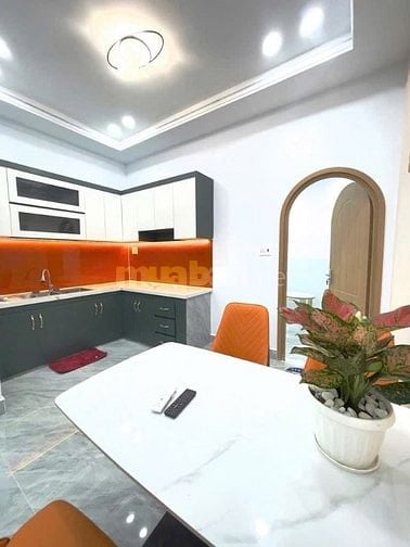 Bán nhà ô tô đậu cửa đường Nguyễn Bặc, Tân Bình. Gần chợ Phạm Văn Hai
