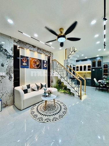 Bán nhà ngay Huỳnh Văn Bánh,Phú Nhuận.Giá: 2 tỷ 420tr/ 65m2,sổ riêng